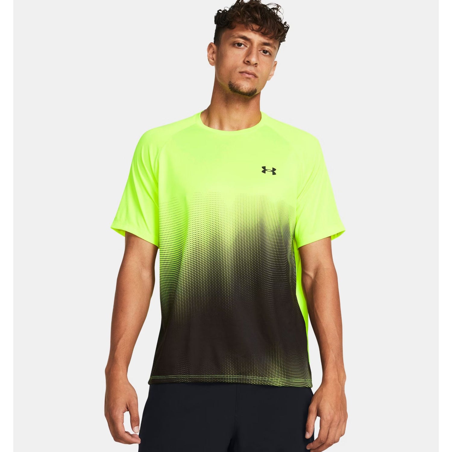 1377053 UA TECH FADE SS 2024 Uomo UNDER ARMOUR T-SHIRT